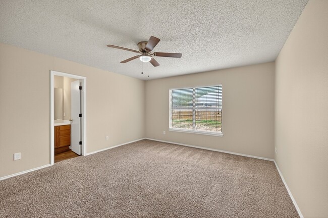 Building Photo - 10526 Bluegrass Pond