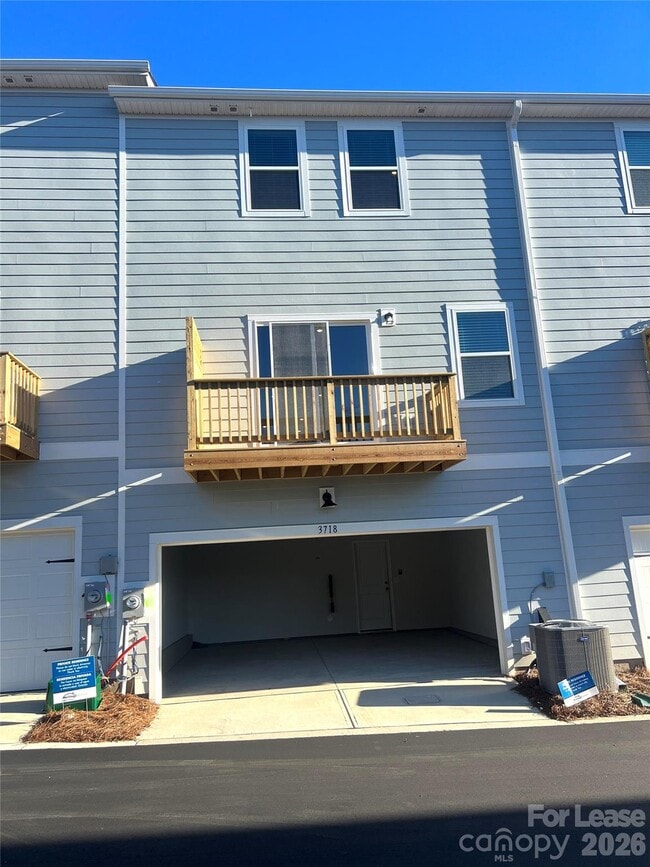 Building Photo - 3718 Memorial Pkwy