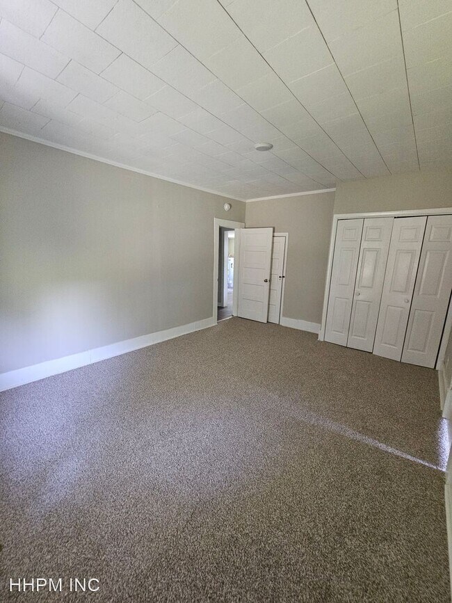 Building Photo - 3 br, 1 bath House - 914 W College St