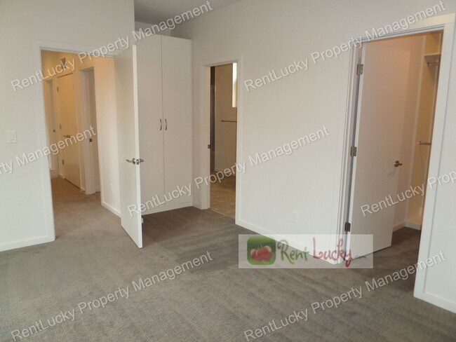 Building Photo - Stunning 4-Bedroom Newer Construction w/Huge VIEW Rooftop Deck in Fremont!!