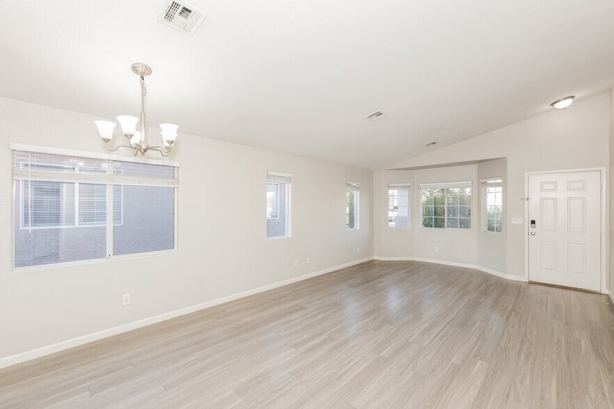 Building Photo - 511 Shallow Mist Ct