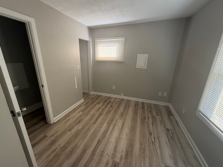 Building Photo - 1707 E Tabor St