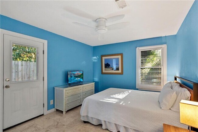 Building Photo - 900 Mallery St