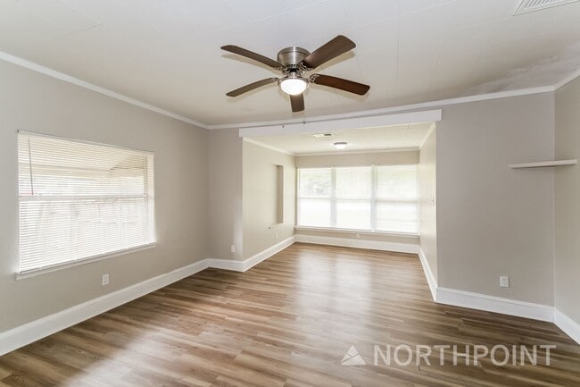 Building Photo - Irresistible Single Family Home | 3 BR/2BA | In Jacksonville