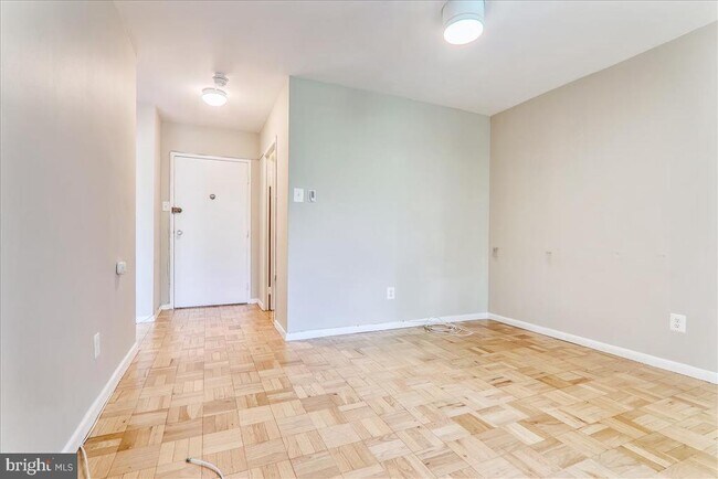 Building Photo - 940 25th St NW