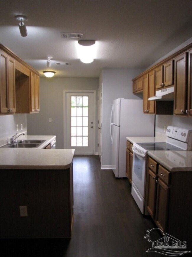 Building Photo - 8428 Walnut Ave
