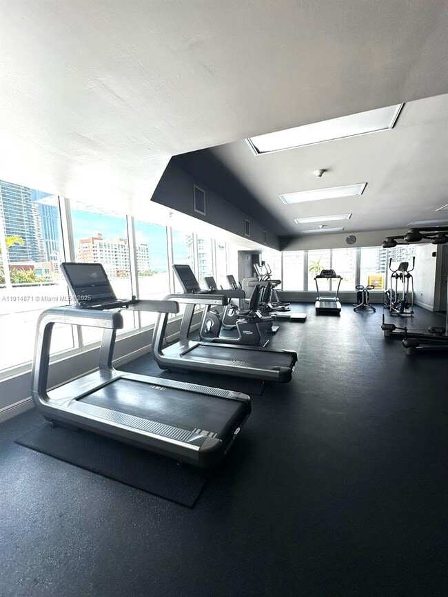 Building Photo - 275 NE 18th St