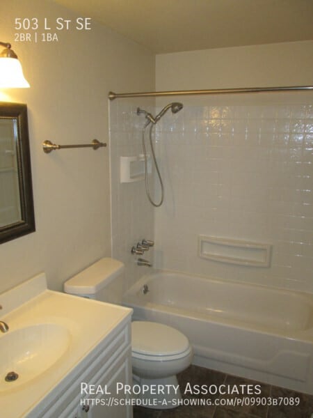 Building Photo - 503 L St SE