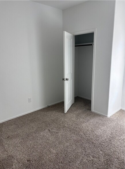 Building Photo - 216 Rancho del Cielo Ln