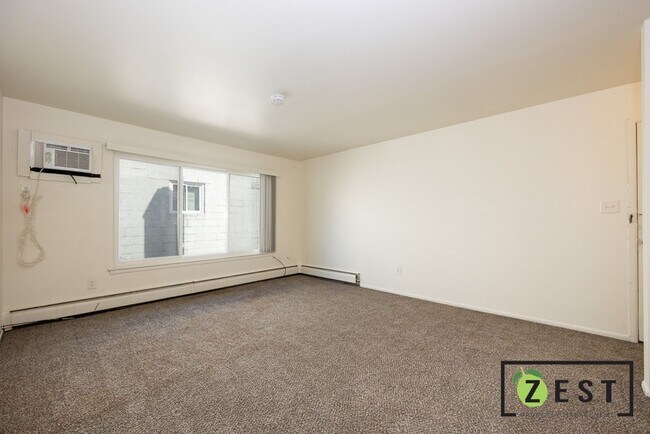 Primary Photo - 22330 W Warren