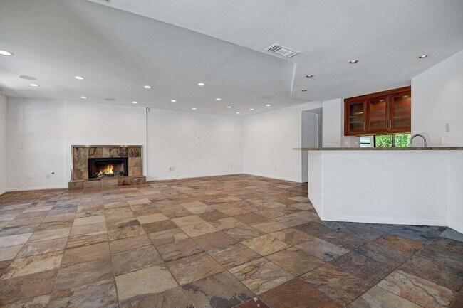 Building Photo - 71138 Patricia Park Pl