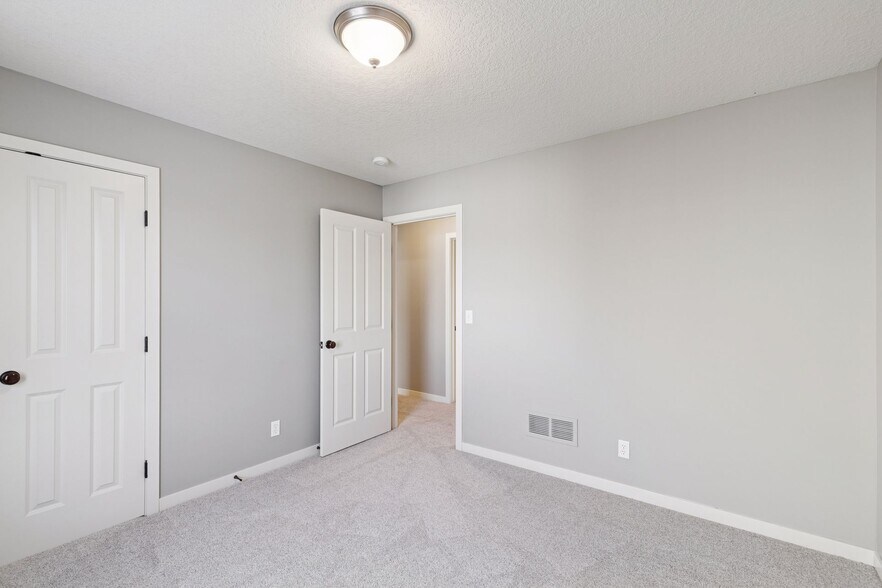 Building Photo - 14246 Garden Way N