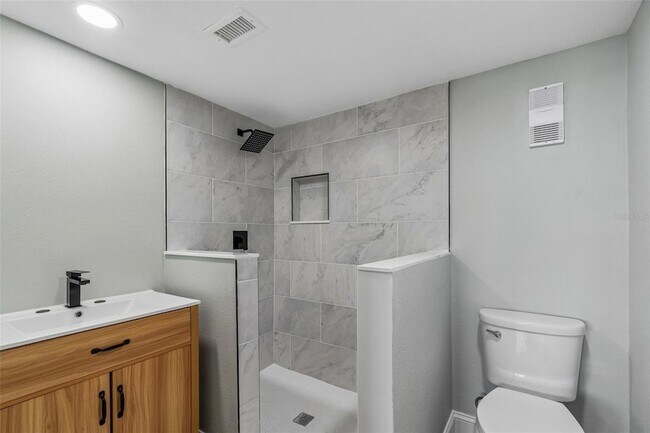 Building Photo - 7050 Sunset Dr S