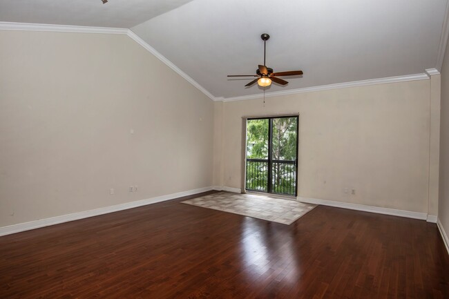 Building Photo - 2/2 Winter Park condo just 1/4 mile to Par...