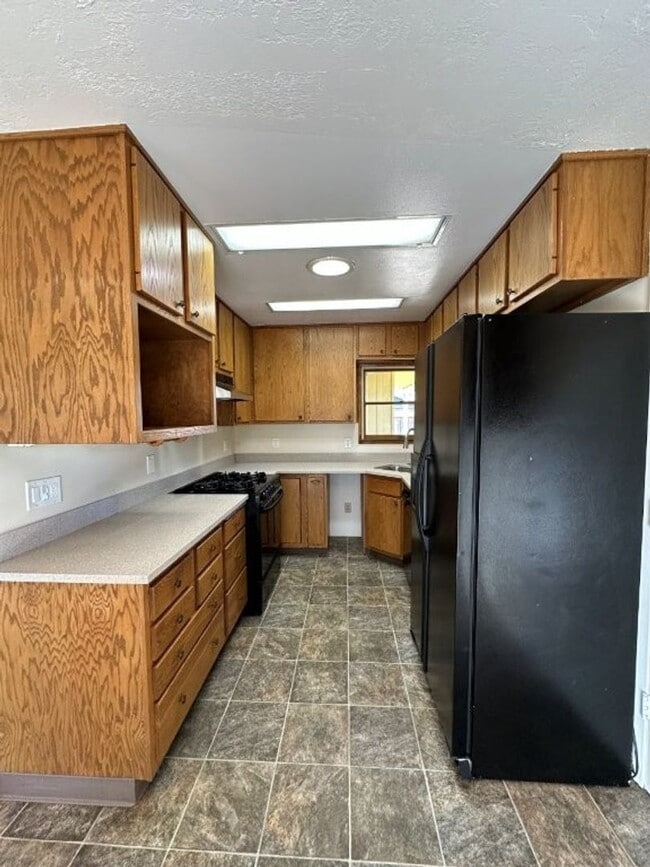 Building Photo - Nor Cal Realty Inc, 3 BD 2 BTH house with 2 car garage