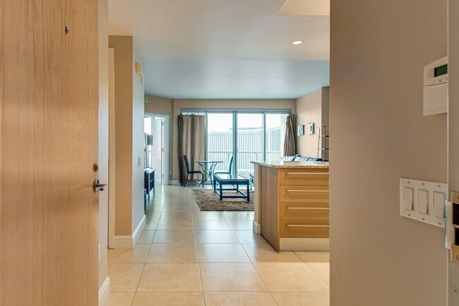 Building Photo - Turnberry Towers 1904E-Strip/Golf/City Views from this Fully Furnished 1Bd Residence
