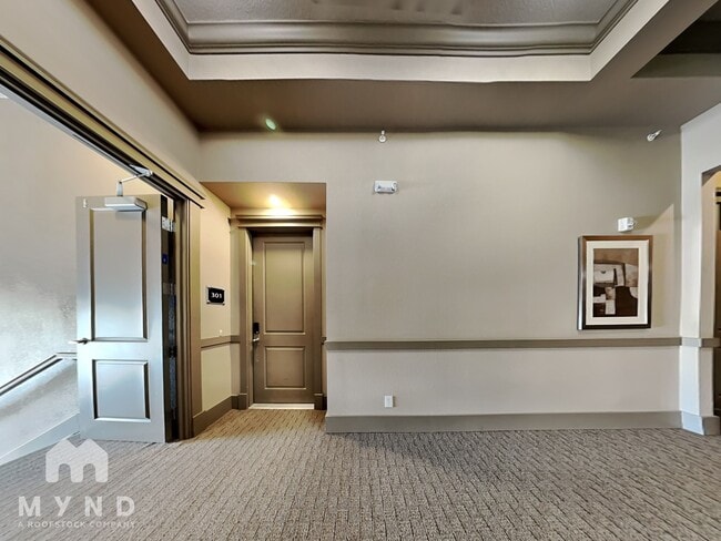 Building Photo - 307 Inverness Way S