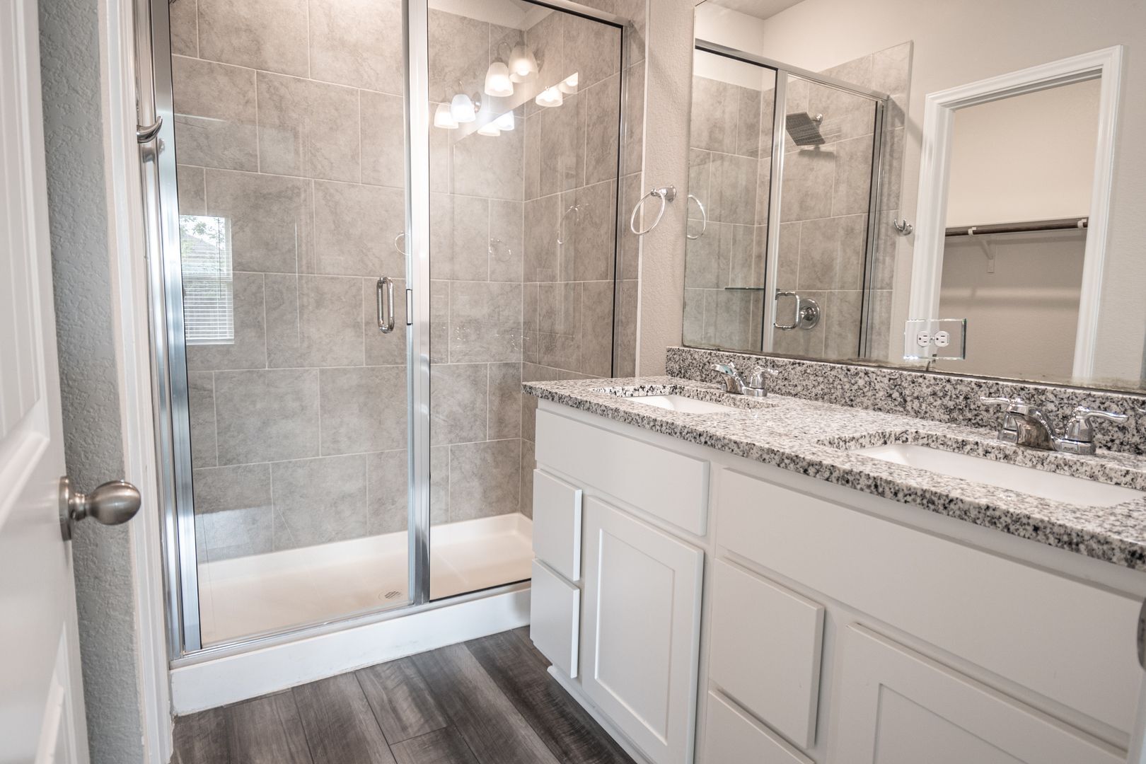 Building Photo - Beautiful 3 Bed/2 Bath Smart Home! Available for Immediate Move in!