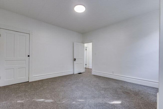 Building Photo - Available August 2026 - Fully Renovated 2 Bedroom in AMAZING Location!!