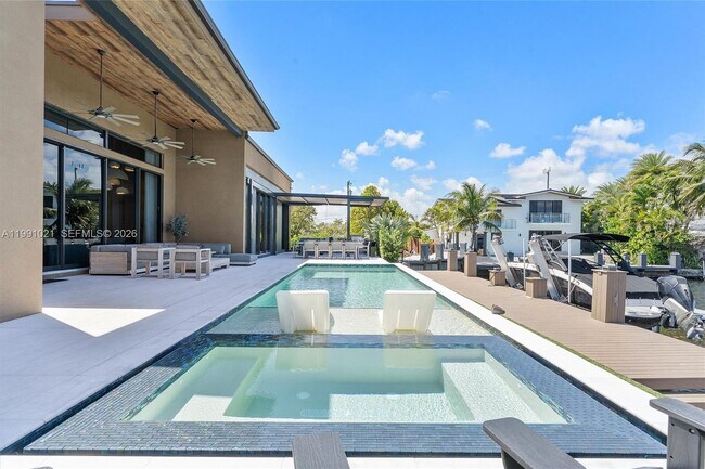 Building Photo - 2215 NE 19th St