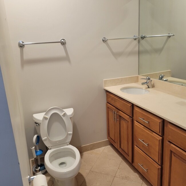 Building Photo - 2022 N Wood St