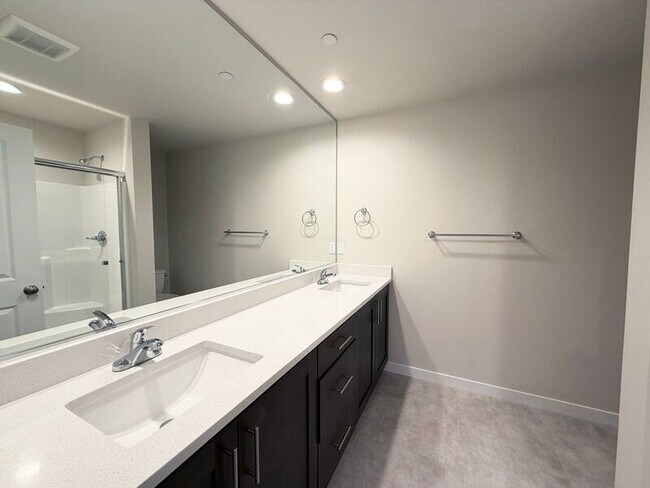 Building Photo - 2638 Waterlily Dr