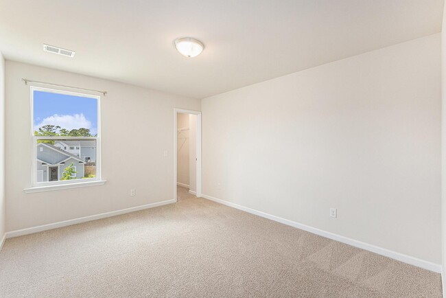 Building Photo - 715 McRoy St