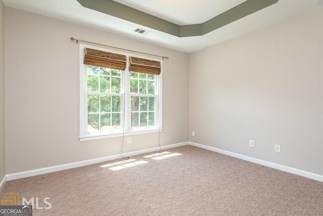 Building Photo - 225 Heritage Lake Dr