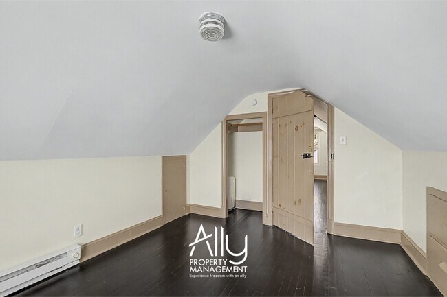 Building Photo - 2550 Woodland Dr