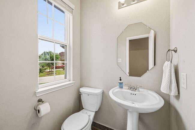 Building Photo - 17606 Virlogeux Ln