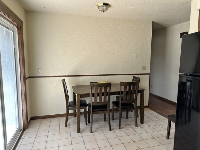 Building Photo - 2427 Mallard Dr