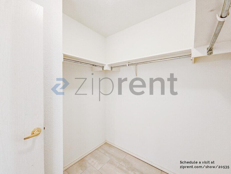 Building Photo - 5803 Viewpoint Dr