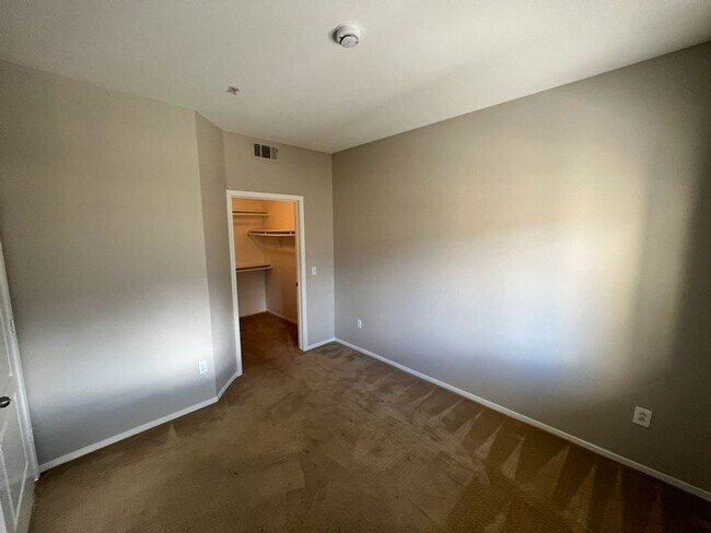 Building Photo - Silver Creek Condo- Three Bedroom Two Bath