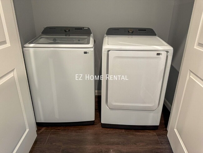 Building Photo - 4939 Ambient Dr