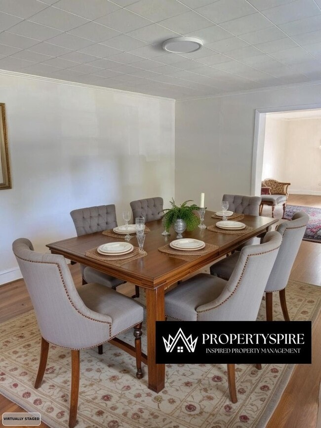 Building Photo - Charming 3 Bed 2 Bath Room Home In Salisbu...