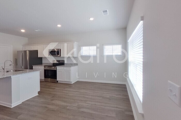 Building Photo - 2477 Banyon Cir
