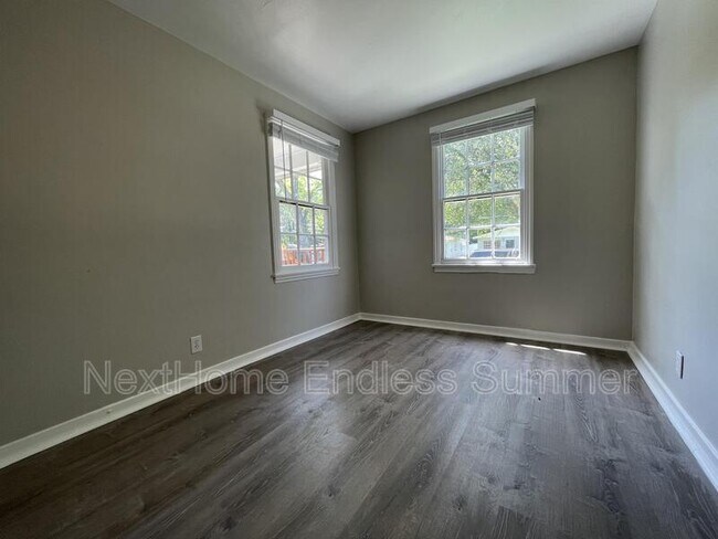 Building Photo - 2887 Lenox Ave