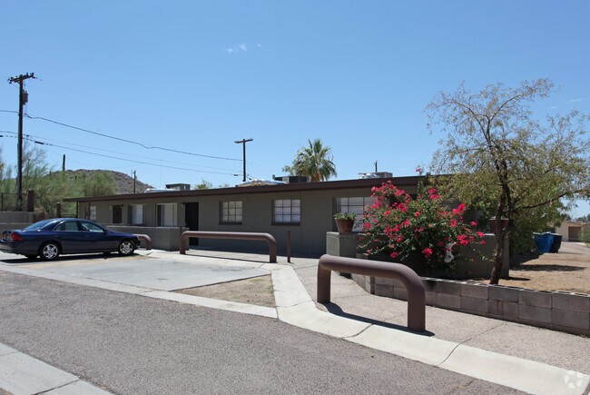 Primary Photo - 11211 N 16th Ave