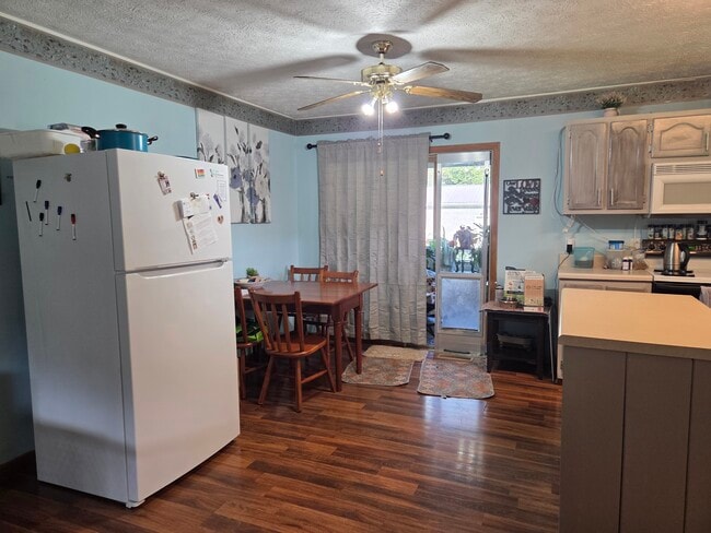 Building Photo - 116 Hidden Valley Dr