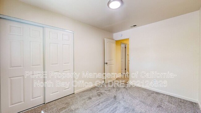 Building Photo - 360 Manka Cir