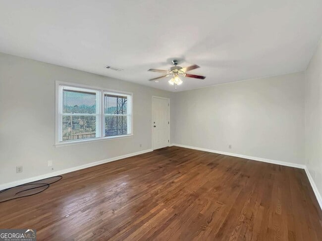 Building Photo - 514 Clover Dr