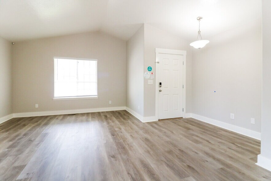 Building Photo - 1763 E Independence Way