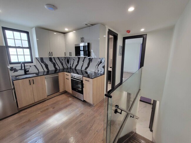 Building Photo - 2736 E 21st St