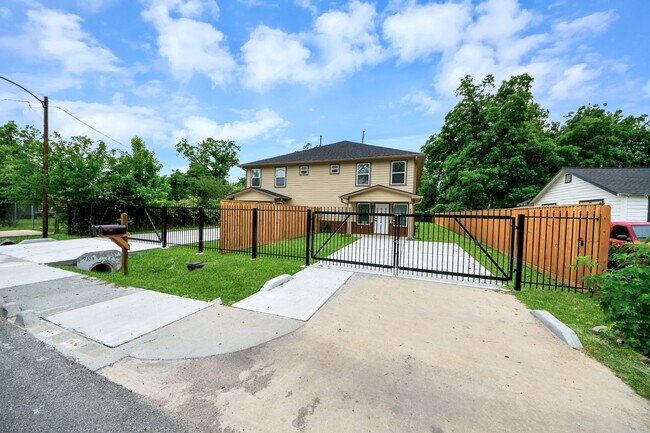Building Photo - 2430 Dolly Wright St