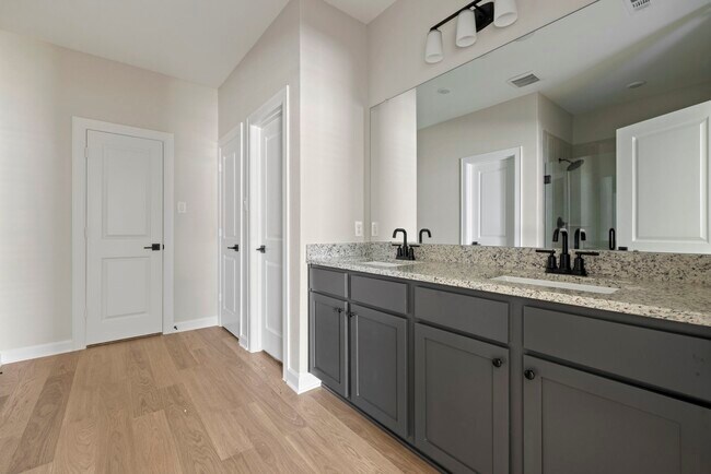 Building Photo - 3129 Banyan Dr