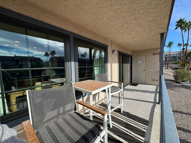 Building Photo - Riverfront 2BR Condo Great Views, Luxury Furnished incl UTILITIES