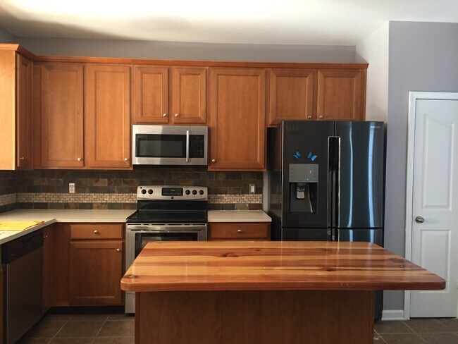 Building Photo - Townhome in Lismore Village Available!
