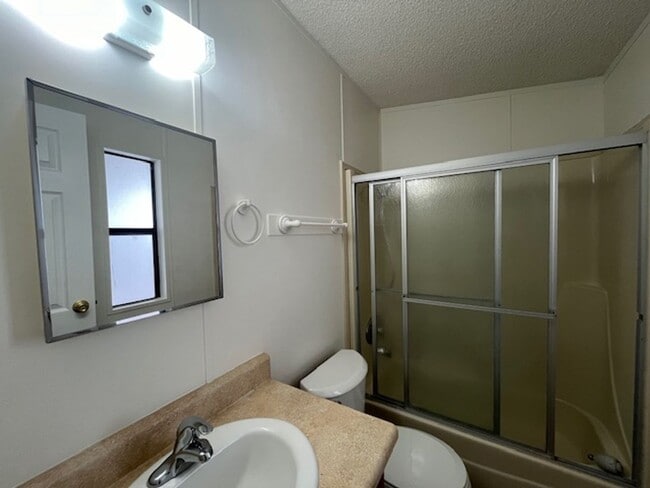 Building Photo - 2 Bedroom - 2 Bath