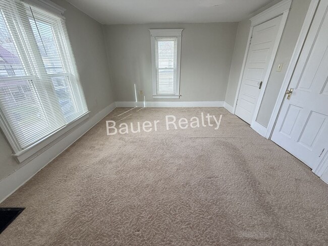 Building Photo - 3 Bedroom single family home