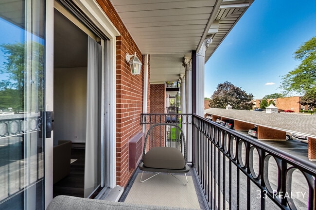 Building Photo - 9807 Karlov Ave